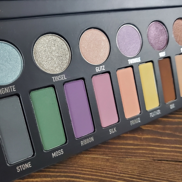 Kat Von D Metal Matte Eyeshadow Palette - Picture 3 of 7